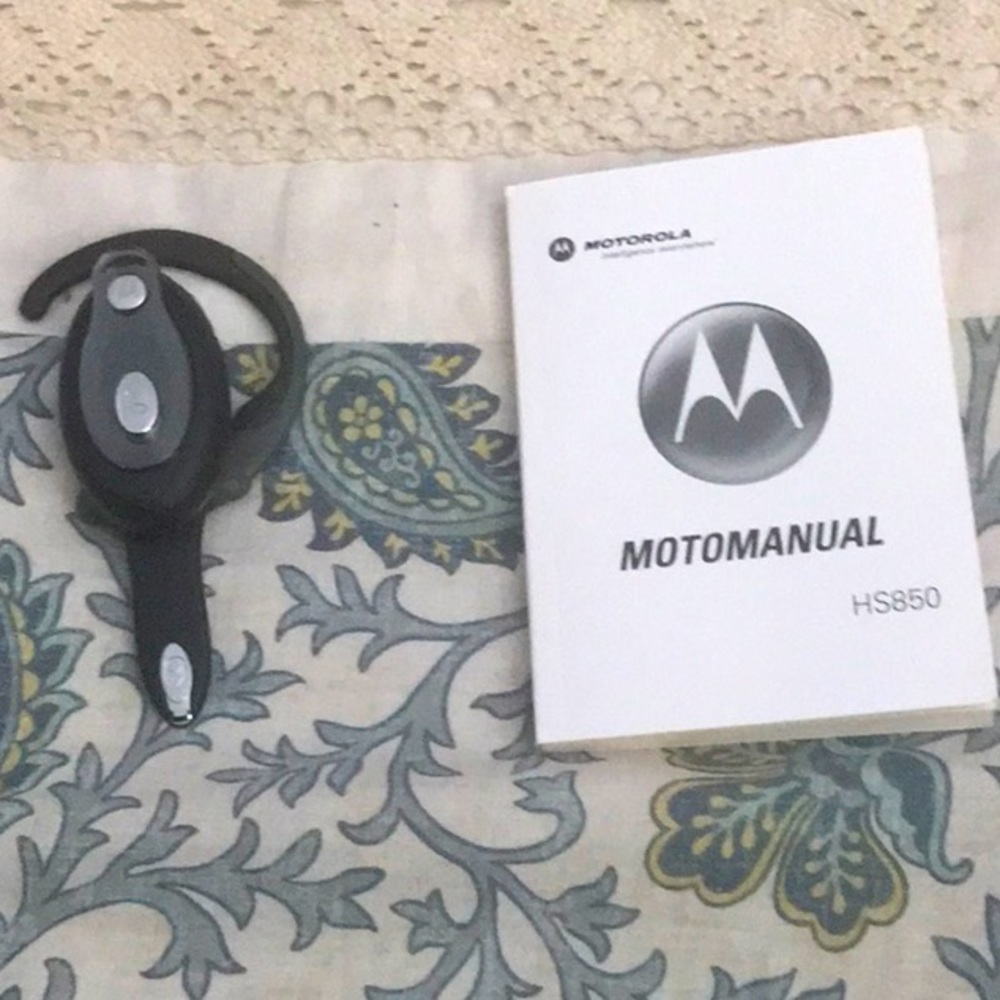 Motorola Bluetooth headset HS850 brand new never used still have the box
